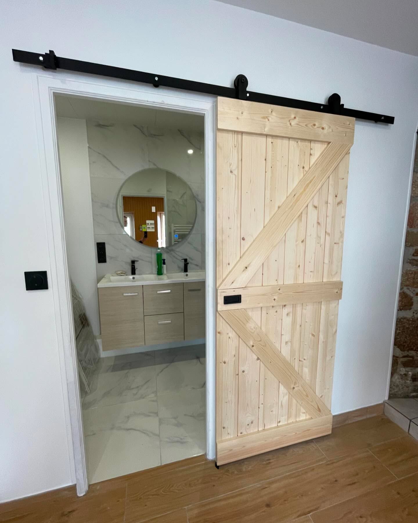 Réalisation TCM Agencement — Porte coulissante sur mesure Lorient, Portes
