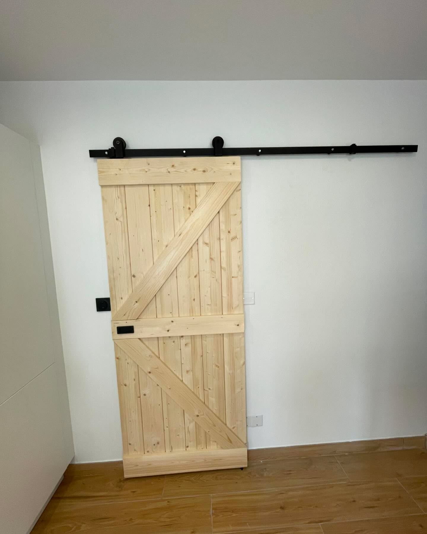 Réalisation TCM Agencement — Porte coulissante sur mesure Lorient, Portes